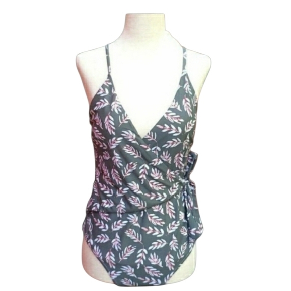 CUPSHE Pink & Green Leaf Print  One-Piece Swimsuit - Large - Picture 4 of 8